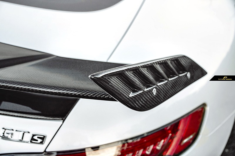 C190 GTs - RennTech style Carbon Rear Wing 05